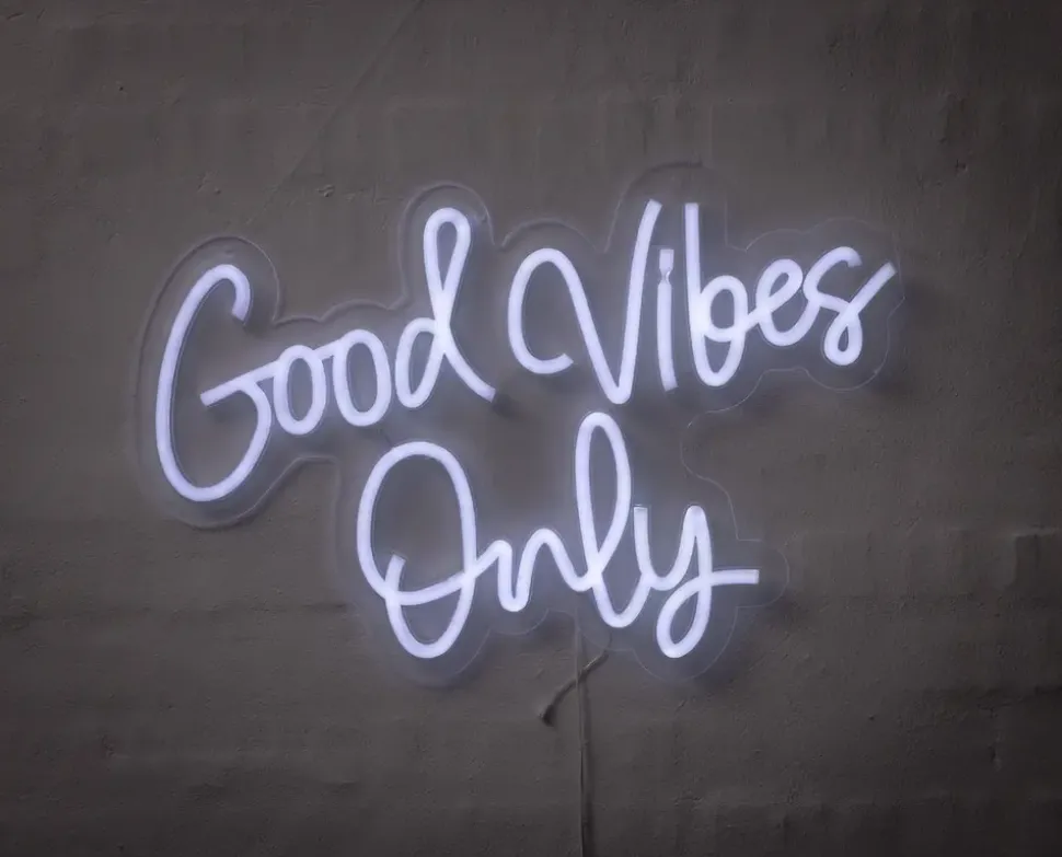 Neonskilt Good Vibes Only H. 40 x B. 61 cm