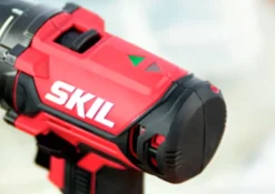SKIL Bore-/skruemaskine 3008 AC inkl. batteri